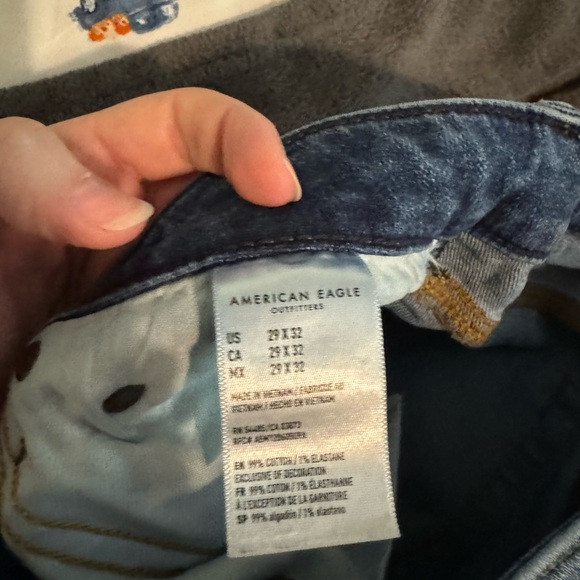 American Eagle Outfitters Distressed Blue Jeans - Picture 3 of 4